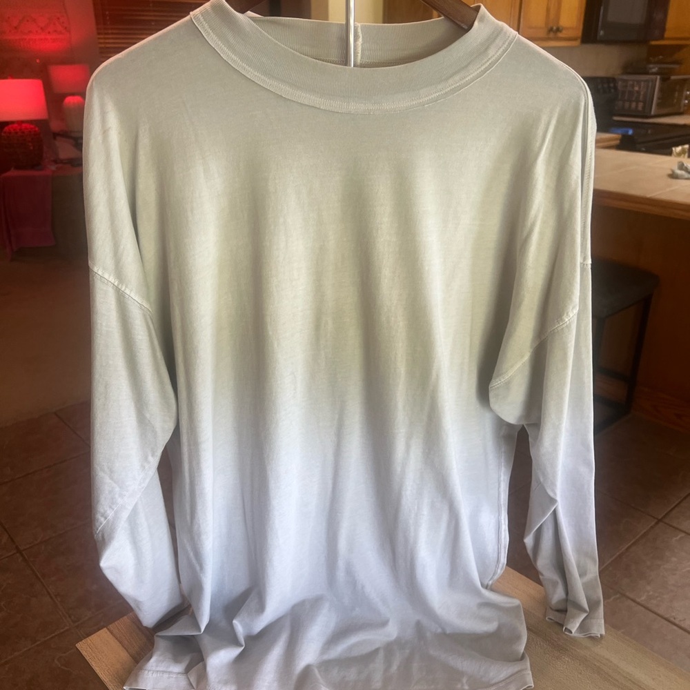 We The Free Light Gray Long Sleeve Top